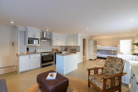 Kitchen or kitchenette, Seating area, bunk bed