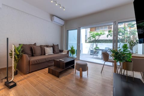 TV and multimedia, Living room, Seating area, air conditioner