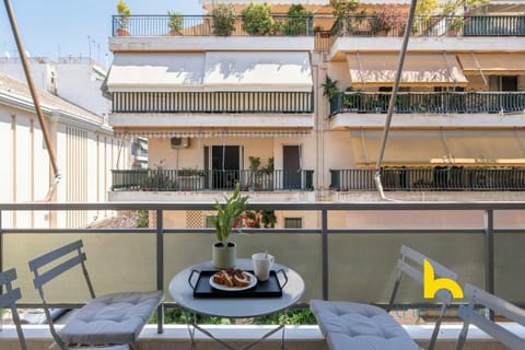 Elegant 3BR Residence - Whirlpool & Luxe Comfort Apartment in Kallithea