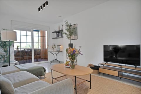 TV and multimedia, Living room, Decorative detail, Seating area
