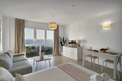 Photo of the whole room, Dining area, Bedroom, Sea view