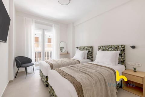 Bright and Roomy 2BR 2BA Kallithea Family Stay Apartment in Kallithea