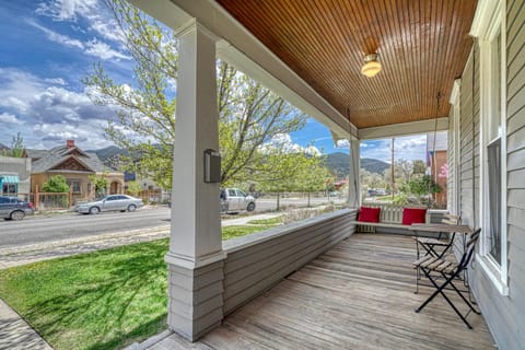 Dog Friendly- Salida Bungalow - Cute In-Town Home! House in Salida
