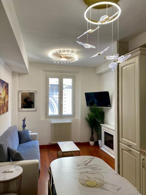 TV and multimedia, Kitchen or kitchenette, Living room, Photo of the whole room, Seating area, fireplace