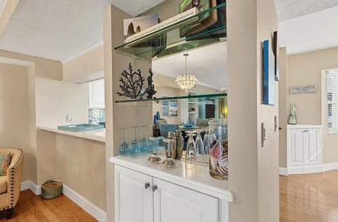 Elegant three Bdrd Coastal Townhome with Multiple Balconies Apartment in Lido Key