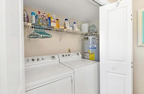 Elegant three Bdrd Coastal Townhome with Multiple Balconies Apartment in Lido Key