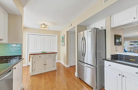 Elegant three Bdrd Coastal Townhome with Multiple Balconies Apartment in Lido Key