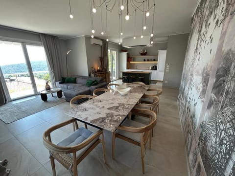 Living room, Lake view, Lake view, VIP