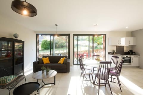 Kitchen or kitchenette, Living room, Dining area