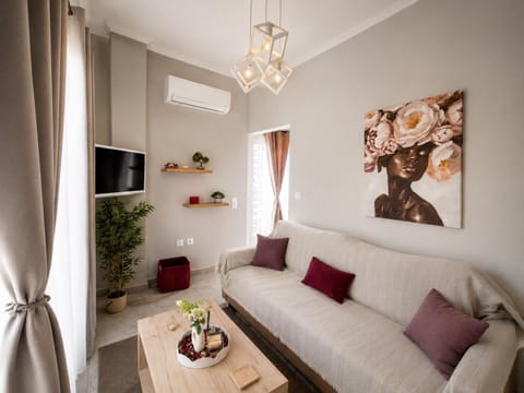 TV and multimedia, Living room, Seating area, Evening entertainment, air conditioner