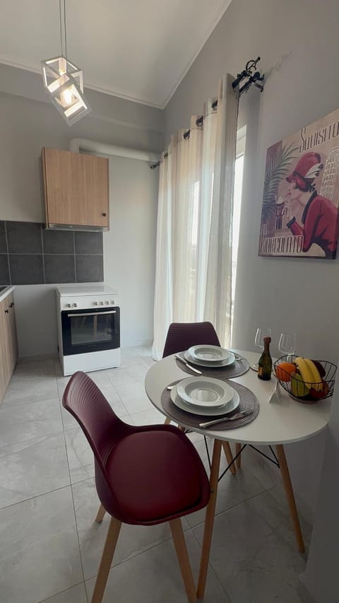 Kitchen or kitchenette, Food and drinks, Dining area, Food, oven