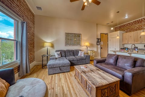 Perfect Location! The Downtowner- Cozy and Convenient! House in Salida