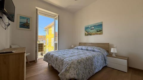 TV and multimedia, Balcony/Terrace, Bedroom, wardrobe