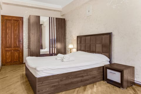Bed, Bedroom, towels, wardrobe