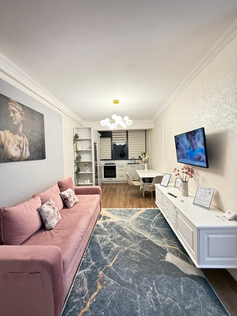 Communal lounge/ TV room, TV and multimedia, Kitchen or kitchenette, Living room, Seating area, Evening entertainment