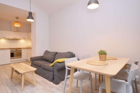 Kitchen or kitchenette, Seating area