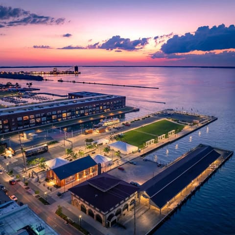 Condo with View of Cedar Point and Lake! House in Sandusky