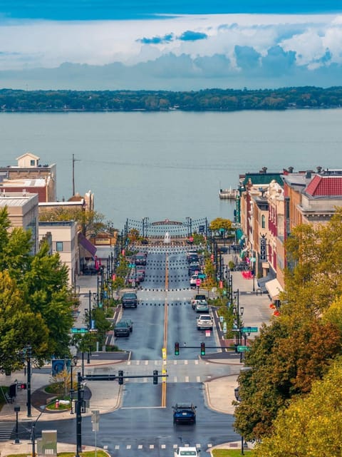 Condo with View of Cedar Point and Lake! House in Sandusky