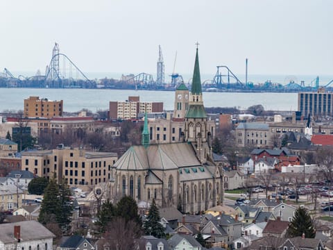 Condo with View of Cedar Point and Lake! House in Sandusky