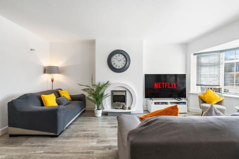 Communal lounge/ TV room, TV and multimedia, Living room