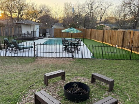 4BR with Pool, Golf, Game Room, Near Stadium and DFW Airport House in Bedford