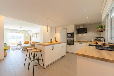 Kitchen or kitchenette, Living room