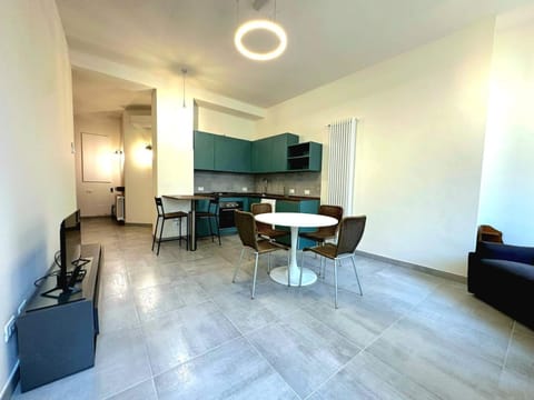 Communal lounge/ TV room, TV and multimedia, Kitchen or kitchenette, Living room, dishwasher, oven, kitchen