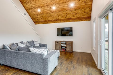 Float the Current! Riverfront Ozark Home with Deck House in Current River