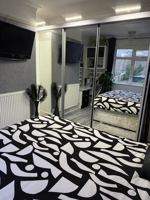 Spacious room and single with private bathroom Vacation rental in Exeter