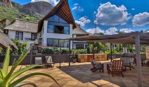 Property building, Patio, Mountain view