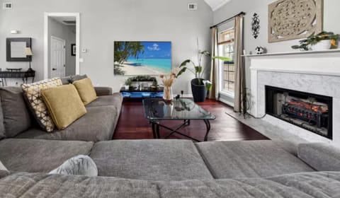 Master Suite with Private Jacuzzi Tub Vacation rental in McDonough