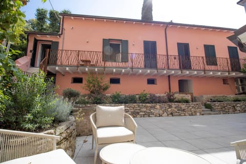 Property building, Patio, Balcony/Terrace