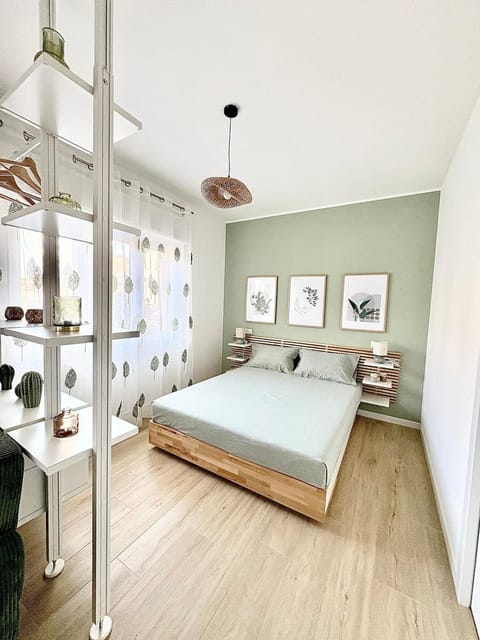 Bed, Photo of the whole room