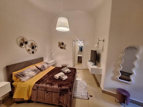 Bedroom, towels