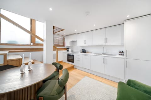 Kitchen or kitchenette, Living room, Seating area, Dining area, dishwasher, oven