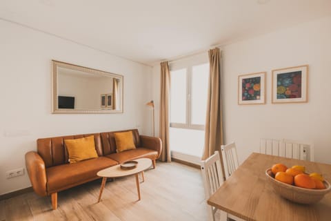 TV and multimedia, Seating area, Dining area