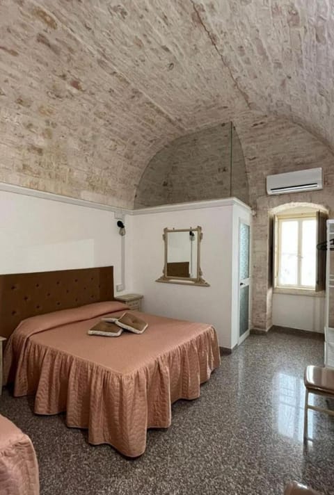 Bed, Bedroom, air conditioner