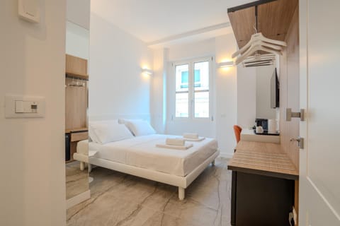 Photo of the whole room, Bedroom, towels