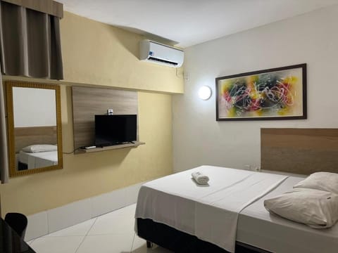 Bed, TV and multimedia, Bedroom, towels