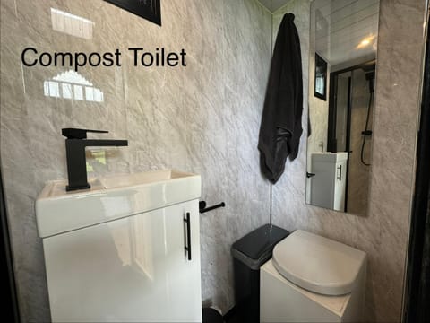 Sea View Sunset Outdoor Bath House in Woolacombe