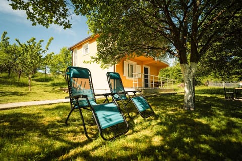 Property building, Garden, Balcony/Terrace, Garden view, Garden view, pet friendly