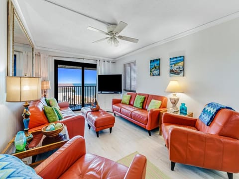 Bed, TV and multimedia, View (from property/room), Balcony/Terrace, Living room, Seating area, Sea view, furniture