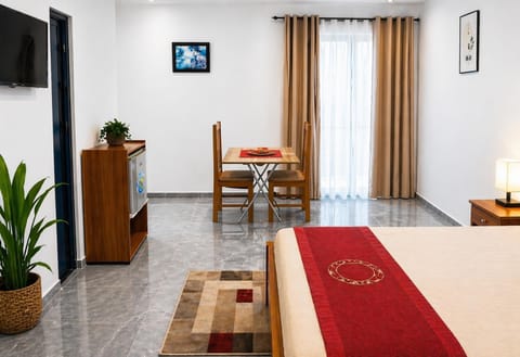 Communal lounge/ TV room, Bed, TV and multimedia, Living room, Photo of the whole room, Seating area, Dining area