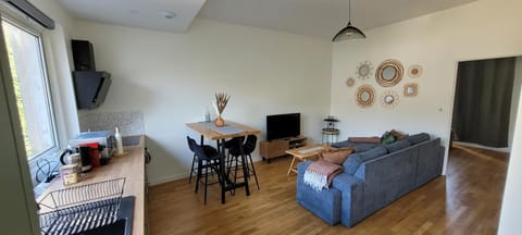 Communal lounge/ TV room, Living room, Dining area