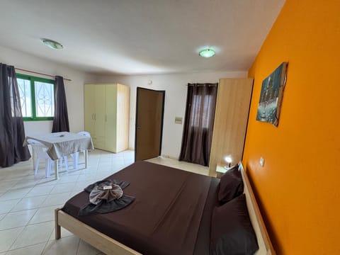 Bed, Living room, Seating area, Dining area