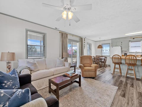 Balcony/Terrace, Kitchen or kitchenette, Living room, Seating area, Dining area, furniture