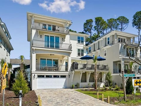 Property building, Facade/entrance, Day, Neighbourhood, Balcony/Terrace, Parking