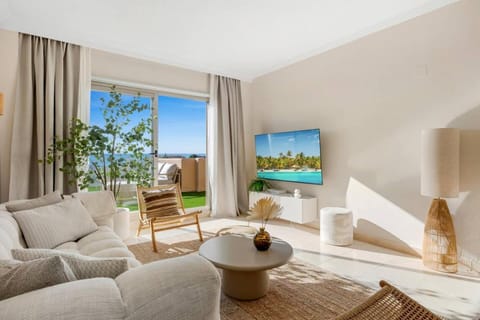 TV and multimedia, Balcony/Terrace, Living room, Seating area, air conditioner