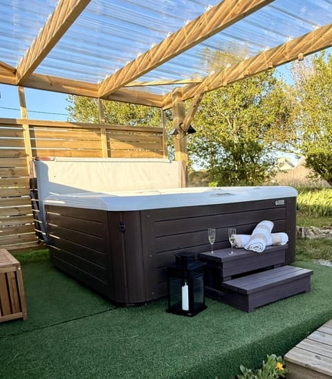 Patio, Hot Tub