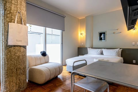 Bed, Day, TV and multimedia, Balcony/Terrace, Photo of the whole room, Seating area, Bedroom
